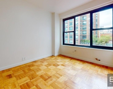 Fourth Avenue - Photo Thumbnail 9