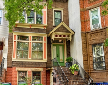 46th Street - Photo Thumbnail 4