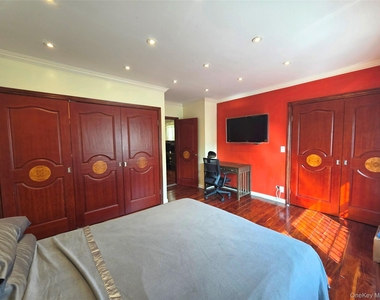 9051 52nd Avenue - Photo Thumbnail 5