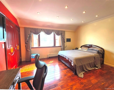 9051 52nd Avenue - Photo Thumbnail 4