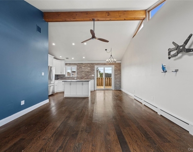 1051 Park Lane N - Photo Thumbnail 19