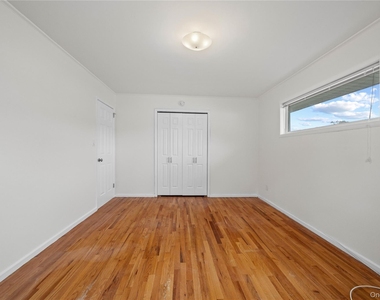 1051 Park Lane N - Photo Thumbnail 16