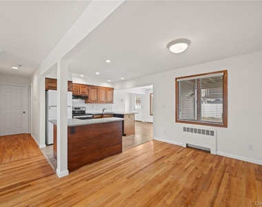 1051 Park Lane N - Photo Thumbnail 6