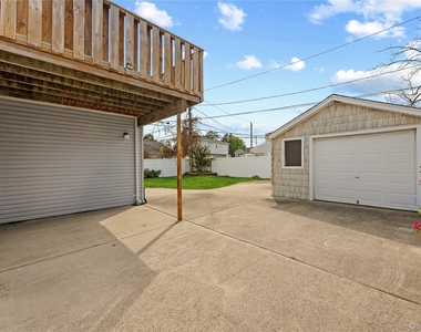 1051 Park Lane N - Photo Thumbnail 26