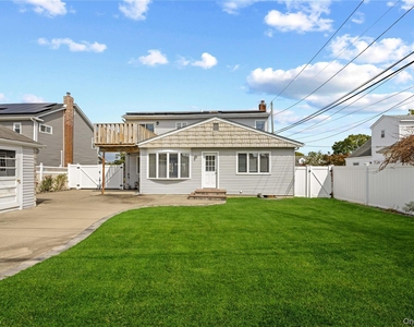 1051 Park Lane N - Photo Thumbnail 29