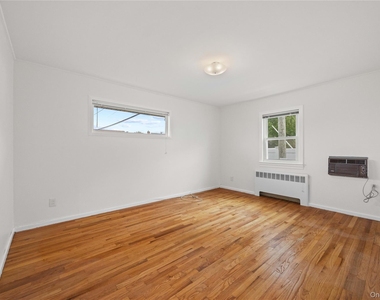 1051 Park Lane N - Photo Thumbnail 15