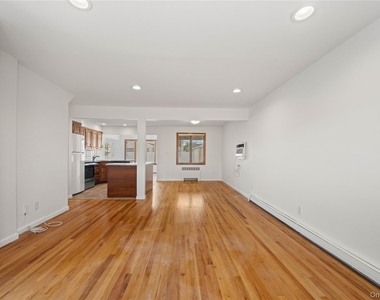 1051 Park Lane N - Photo Thumbnail 3