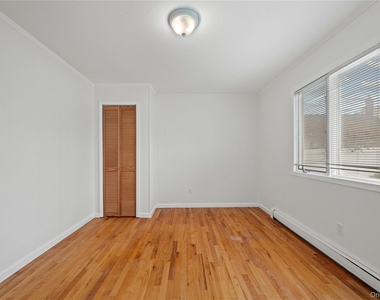 1051 Park Lane N - Photo Thumbnail 11