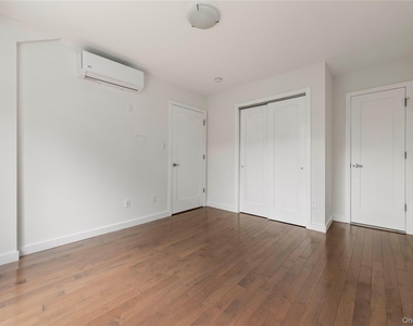 43-12 214 Place - Photo Thumbnail 6