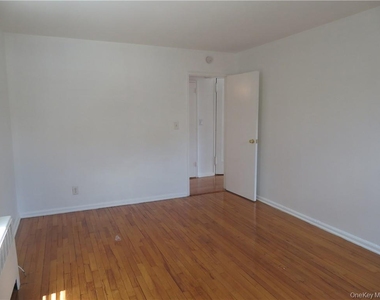 101 Carpenter Avenue - Photo Thumbnail 12