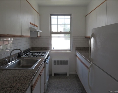 101 Carpenter Avenue - Photo Thumbnail 6