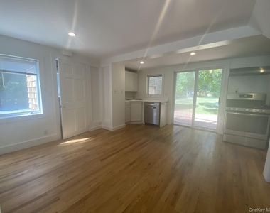 14 B Franklin Ave - Photo Thumbnail 5