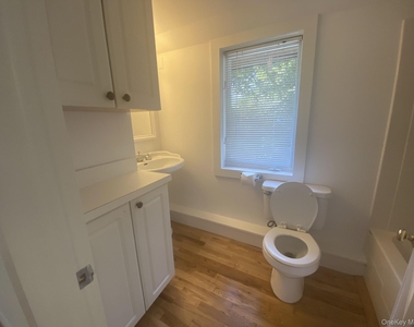 14 B Franklin Ave - Photo Thumbnail 7
