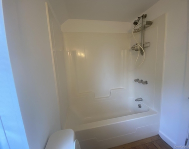 14 B Franklin Ave - Photo Thumbnail 8