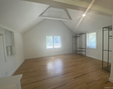14 B Franklin Ave - Photo Thumbnail 10