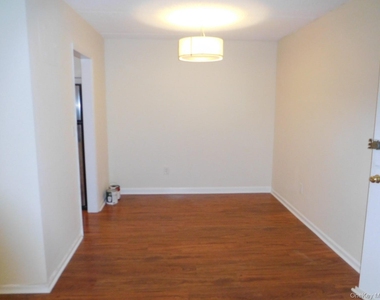 1 Consulate Drive - Photo Thumbnail 3