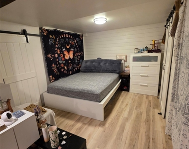 22 Riverhead Road - Photo Thumbnail 7
