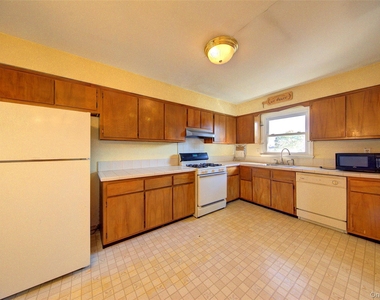870 Garfield Street - Photo Thumbnail 10