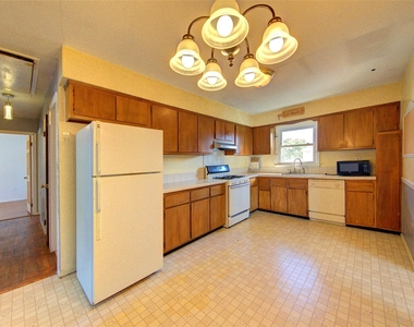 870 Garfield Street - Photo Thumbnail 9
