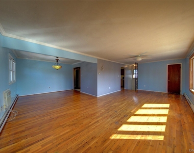 870 Garfield Street - Photo Thumbnail 3