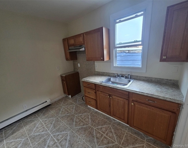 127 W Parmenter Street - Photo Thumbnail 2