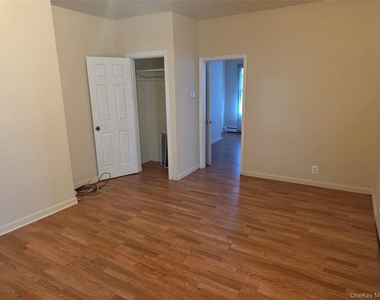 127 W Parmenter Street - Photo Thumbnail 3