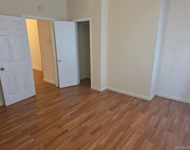 127 W Parmenter Street - Photo Thumbnail 4