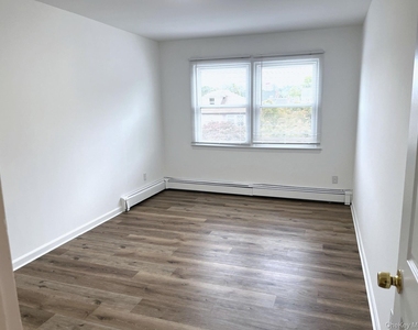 14 Oak Street - Photo Thumbnail 7