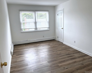 14 Oak Street - Photo Thumbnail 6