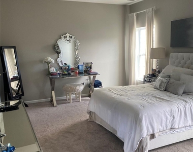 124 Brattle Circle - Photo Thumbnail 8