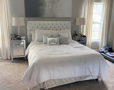 124 Brattle Circle - Photo Thumbnail 7