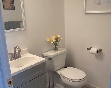 124 Brattle Circle - Photo Thumbnail 3