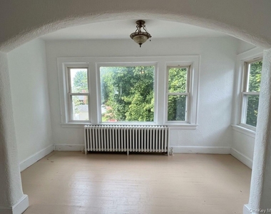 122 Greenvale Avenue - Photo Thumbnail 8