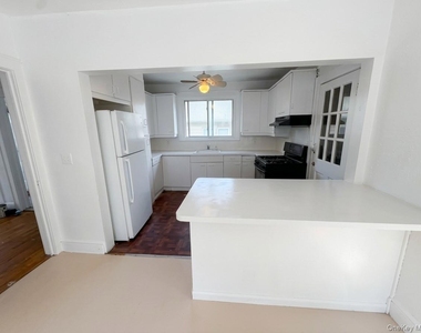 122 Greenvale Avenue - Photo Thumbnail 5