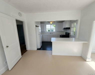 122 Greenvale Avenue - Photo Thumbnail 4