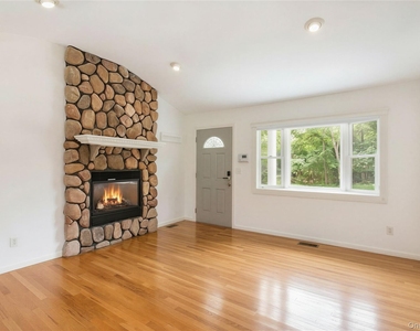 19 Lakewood Avenue - Photo Thumbnail 6