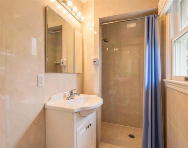 19 Lakewood Avenue - Photo Thumbnail 2