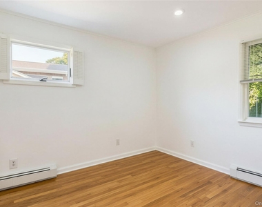 19 Lakewood Avenue - Photo Thumbnail 1