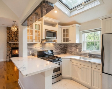 19 Lakewood Avenue - Photo Thumbnail 13