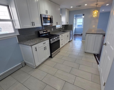 32-23 Plunkett Avenue - Photo Thumbnail 5