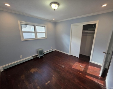 32-23 Plunkett Avenue - Photo Thumbnail 7