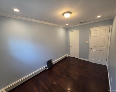 32-23 Plunkett Avenue - Photo Thumbnail 9