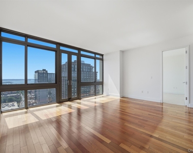 175 Huguenot Street - Photo Thumbnail 3