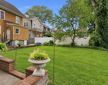 82 Quinby Avenue - Photo Thumbnail 38