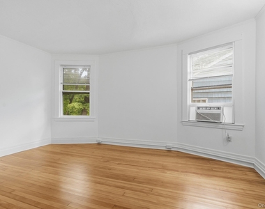 82 Quinby Avenue - Photo Thumbnail 31