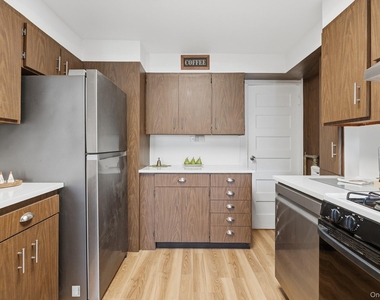 82 Quinby Avenue - Photo Thumbnail 14