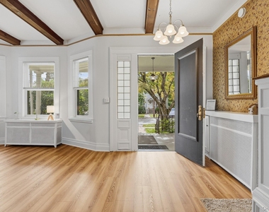 82 Quinby Avenue - Photo Thumbnail 5