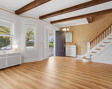 82 Quinby Avenue - Photo Thumbnail 6
