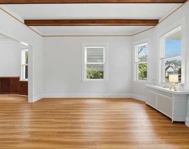 82 Quinby Avenue - Photo Thumbnail 7