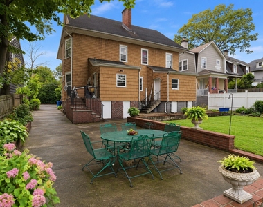 82 Quinby Avenue - Photo Thumbnail 37